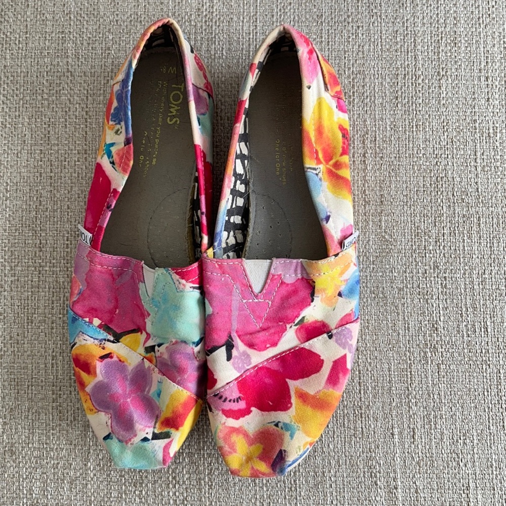 Floral TOMS size 8.5